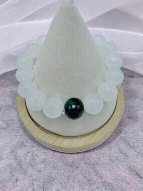 White Frost Beaded Stretch Bracelet with Emerald Green Accent Bead